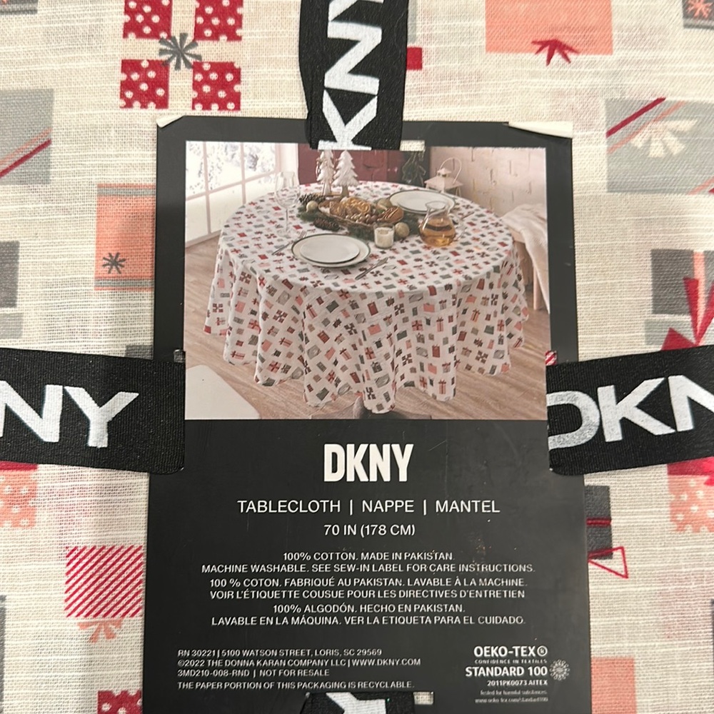 Brand new DKNY Nappe Mantel  tablecloth